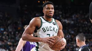 Giannis steps in to secure game ball for L.A. rookie | Giannis Antetokoumpo’s Heartwarming Gest…