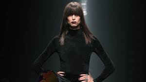 Prada Group says it’s purchased fashion rival Versace in deal worth $2.2 billion | Lorenzo Bertel…