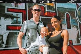 UFC Star Gives Classy Response to Inappropriate Question About Ian Garry’s Family Amid Race to …