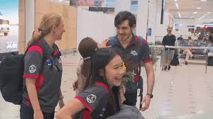 Stranded Australians arrive home after ‘traumatic’ waiting game in Middle East war zone | VID…