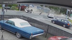 Suspected burglar crashes SUV during chase with Clackamas County deputies | Oregon burglary suspe…