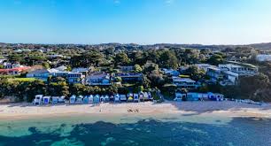 ATO data reveals country’s new richest postcode where average resident is earning $320,000 | Aust…