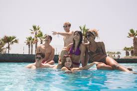‘Oasis’ Review: Netflix Resort Drama More ‘Elite’ Than ‘White Lotus’ | Inside Netflix’s Oasis cas…