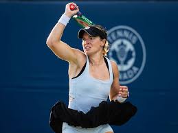 McNally reels in, then races away from Wimbledon champion Noskova | Caty McNally takes out Wimble…