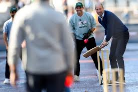 Prince William stops traffic outside Buckingham Palace for a game of cricket | Prince William pla…