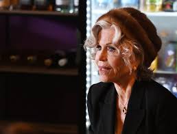 Jane Fonda, Michigan group push for servers to earn minimum wage with tips