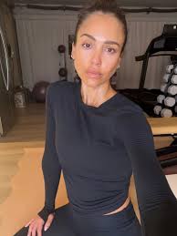 Jessica Alba Glows in a Candid Gym Selfie in Curve-Hugging Workout Wear | Jessica Alba Is Literal…