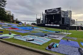 Residents slam ‘selfish’ Australia Day act at popular public beach: ‘Council should stop it’ | Pa…