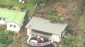 Thousands without power amid NSW flooding, stormy weather and landslide | Coastal regions at merc…