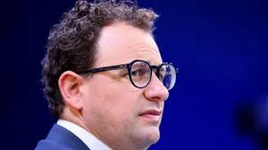 Anthropic boss rejects Pentagon demand to drop AI safeguards | Trump orders US agencies to stop u…