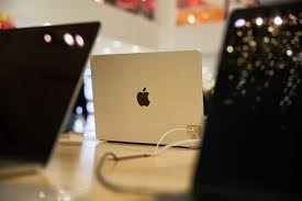 Apple’s Touch-Screen MacBook Pro to Have Dynamic Island, New Interface | New M6 MacBook Pro det…