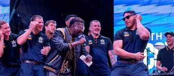 Fabulous Fremont Street: Atmosphere hits fever pitch in Vegas | Super League is NRL’s secret we…