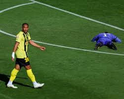 Goalkeeper hauled off at half-time as howler sparks A-League rout before coach resigns | ‘Horro…