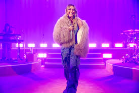 Hilary Duff Announces the Lucky Me World Tour | Hilary Duff bringing ‘the lucky me tour’ to Ruoff…