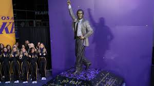 Lakers unveil statue of legendary former coach Pat Riley | Lakers unveil Pat Riley statue, honori…