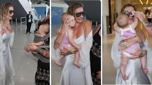 Pop star meets superfan’s baby at Perth Airport | Kesha’s Bikini Look Elevates Beach Fits for…