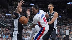 Ausar Thompson exits Pistons’ loss to Spurs with ankle sprain | Ausar Thompson, Ron Holland injur…