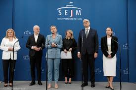 Bez social mediów do 15 r.ż. i zakaz telefonów w szkołach. Nowe przepisy już od września | …