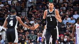 Lakers’ Deandre Ayton: Goes to locker room | Lakers Lose Deandre Ayton to Injury vs Nuggets | Lak…