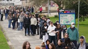 Meningitis outbreak live: Kent university cancels all in-person exams as hundreds queue for antib…