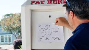 Small town’s only petrol station runs out of fuel | Aussie town completely out of fuel | Fears fo…