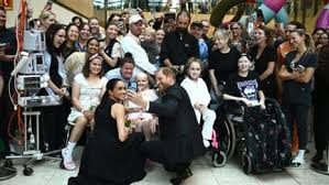 Harry and Meghan greeted by hushed ‘hiii’ in Melbourne hospital on first stop of Australian t…