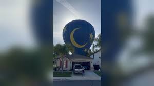 Hot-air balloon filled with people lands in Temecula backyard | Hot-air balloon lands in Riversid…