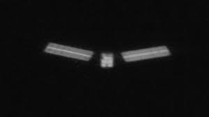 Satellite spies SpaceX Starlink before it breaks apart | Space photo of the day for April 1, 2026…