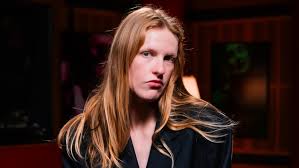 Behind Audrey Hobert’s cover of Malcolm Todd’s ‘Earrings’ for Like A Version | How Big a Streamin…