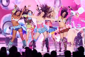Katseye Brings the AMAs’ House Down With Beary Exciting ‘Pinky Up’ Performance, Before Winn…