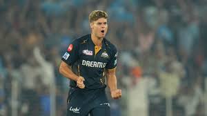 LSG bowl; CSK hand franchise debut to Spencer Johnson | CSK and LSG players observe minute’s si…