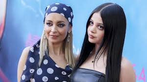 Nicole Richie hits red carpet with rarely-seen 18-year-old daughter | Nicole Richie and Lookalike…