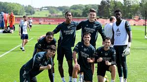 Top training snaps before Premier League finale | Gallery | News | Past meets present: Arsenal Le…