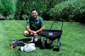 TruGreen and Pro Golfer Jason Day Hosted an Epic “Yard Sale” — And the Deal Isn’t Done Yet | Go…