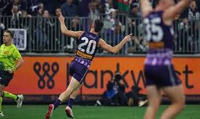 Vossy’s strength is on show | ‘Bit of a floor show’: Saints coach responds to Docker’s ‘b…