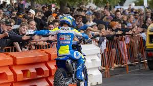 Finke fever grips Alice: Thousands flock to day one prologue | Finke Desert Race legends reflect …