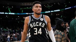 Sources: Giannis Antetokounmpo trade finalists are Celtics, Heat | Report: Giannis Antetokounmpo …