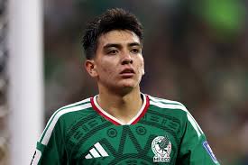 Arsenal interested in 17yo Mexico starter | Who is Gilberto Mora? The youngest World Cup knockout…