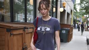 Don’t Like Flip-Flops? Jennifer Lawrence and Meghan Markle Agree on This Elegant Alt | 8 Flat Lea…