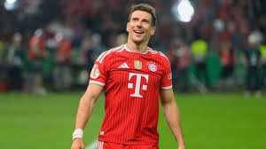 Aston Villa agree deal in principle for Leon Goretzka after Bayern Munich exit | Aston Villa hold…