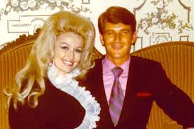 Inside the Real Story Behind Dolly Parton’s Hit ‘Jolene’ and Its Ties to Her Late Husband |…