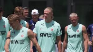 Licensable video: Haaland presented with his seven Guinness World Records ahead of new season | E…