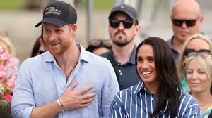 Prince Harry and Meghan land in UK days after announcing move | Duke and Duchess of Sussex have a…