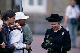 The Tragic Incident That Prompted Queen Elizabeth to Revise the Royal Dress Code for Travel | Que…